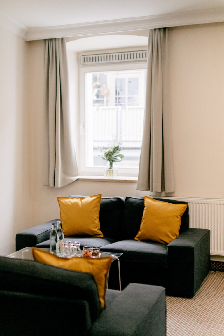 Tagrungsraum Hotel Fletzinger Couch